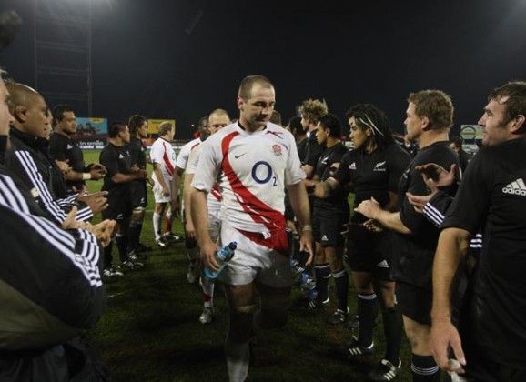 England and Steve Borthwick look dejected in 2008