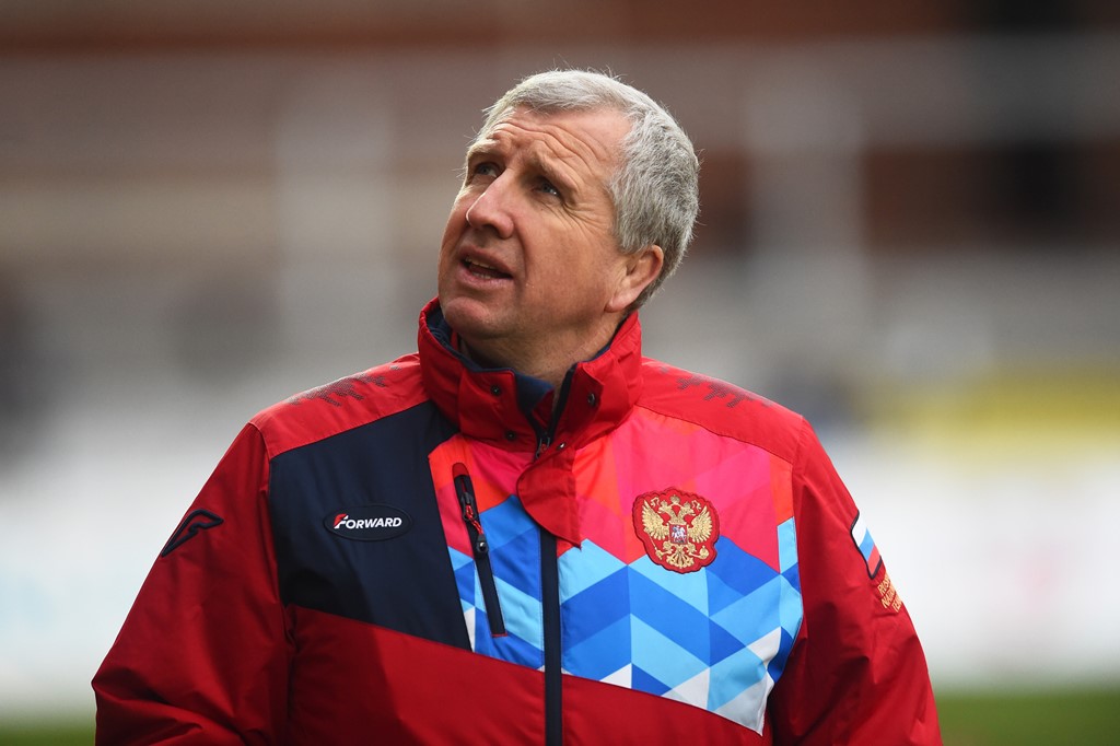 Russia head coach Lyn Jones