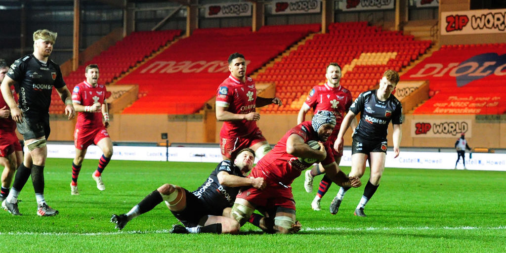 Scarlets No.8 Sione Kalamafoni