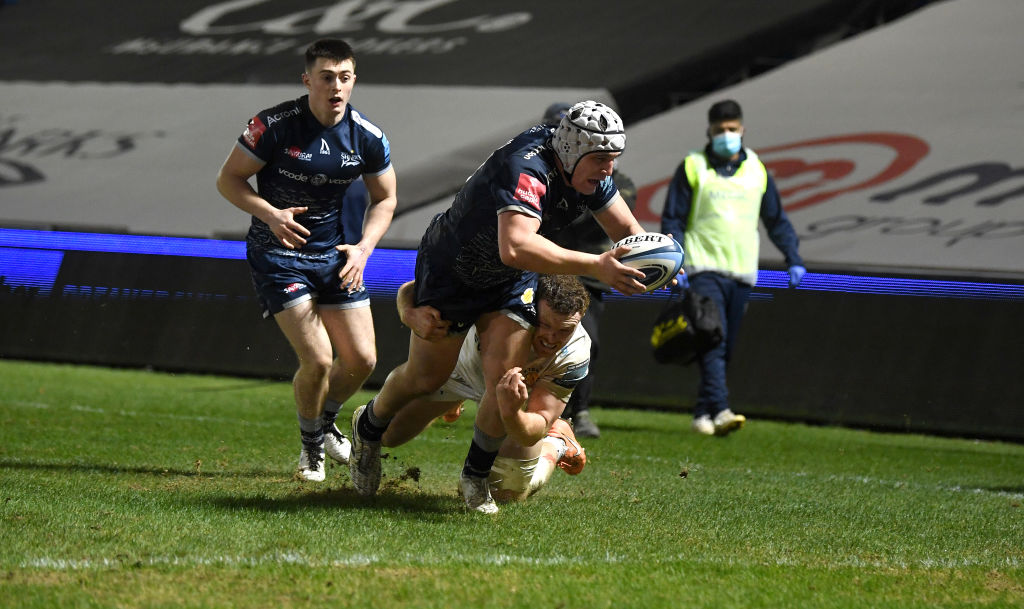 Sale Sharks hooker Curtis Langdon scores against Exeter