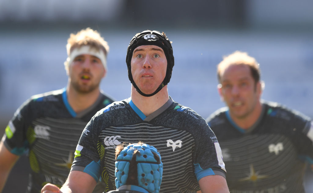 Ospreys lock Adam Beard