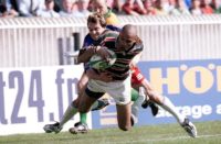 Leicester Tigers wing Leon Lloyd scores against Stade Francais