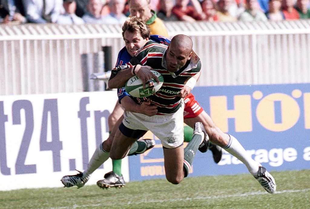 Leicester Tigers wing Leon Lloyd scores against Stade Francais