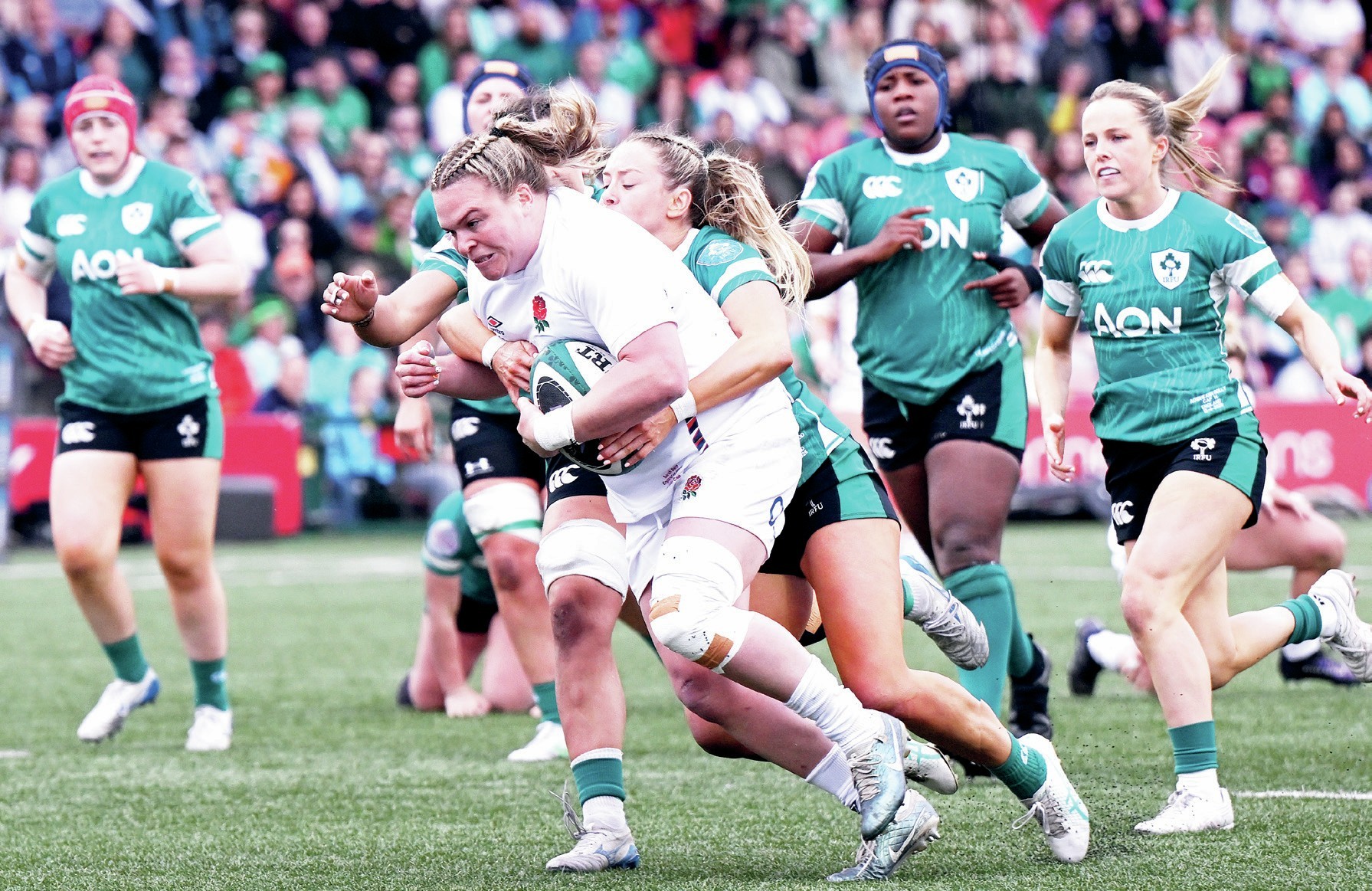 Power move: Sarah Bern drives in to score of England’s fourth try PICTURES: Getty Images